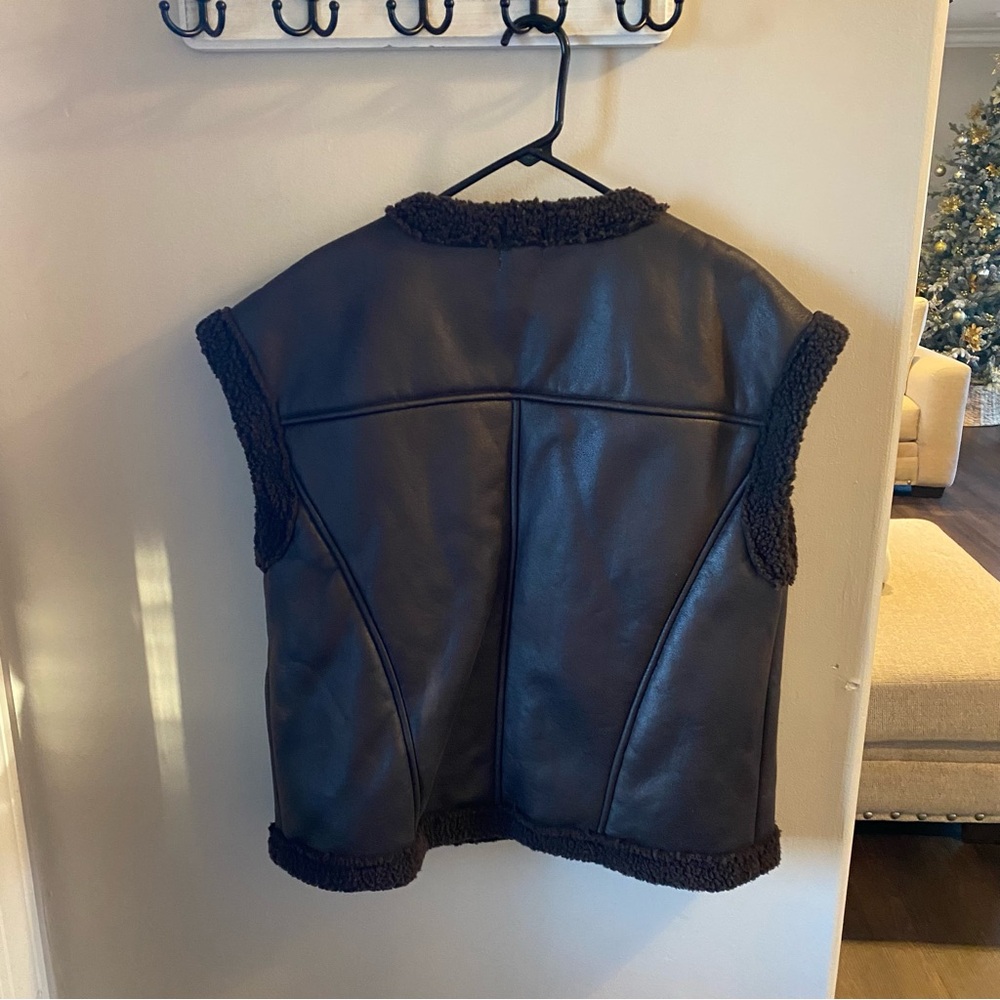 NWT Future Collective Faux Shearling Vest - Picture 4 of 4